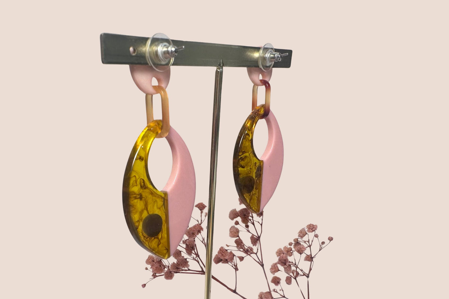 Boucles d'Oreilles en Résine Rose et Marron et Œil de Tigre – Charisme et Énergie