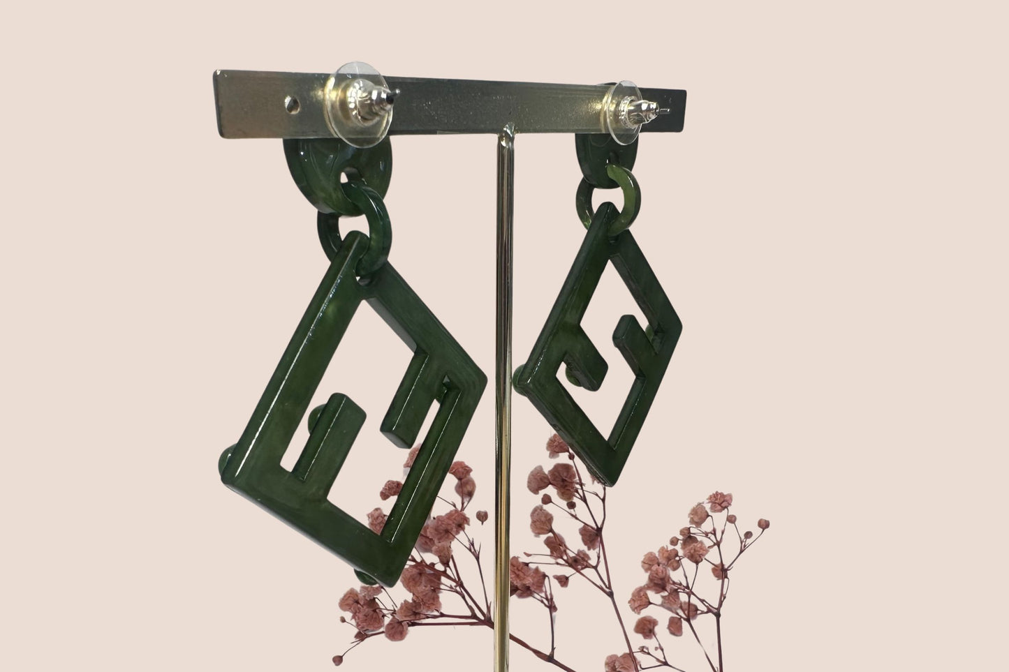 Boucles d'Oreilles en Résine Verte Opaque et Jade Néphrite – Équilibre et Élégance Naturelle