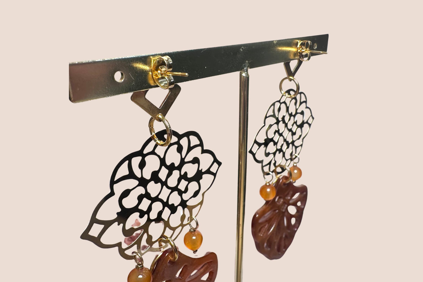 Boucles d’Oreilles en Acier Inoxydable Doré et Perles de Cornaline – Éclat et Énergie Intense