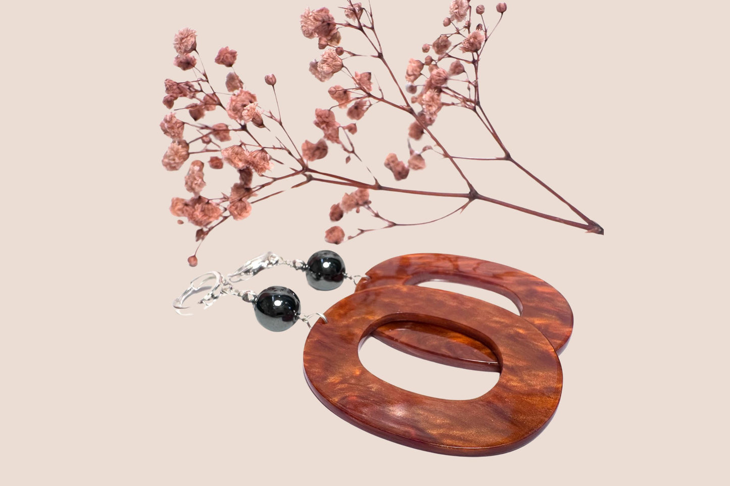 Boucles d’Oreilles en Argent 925, Résine Orange et Perle d’Hématite – Vitalité et Harmonie