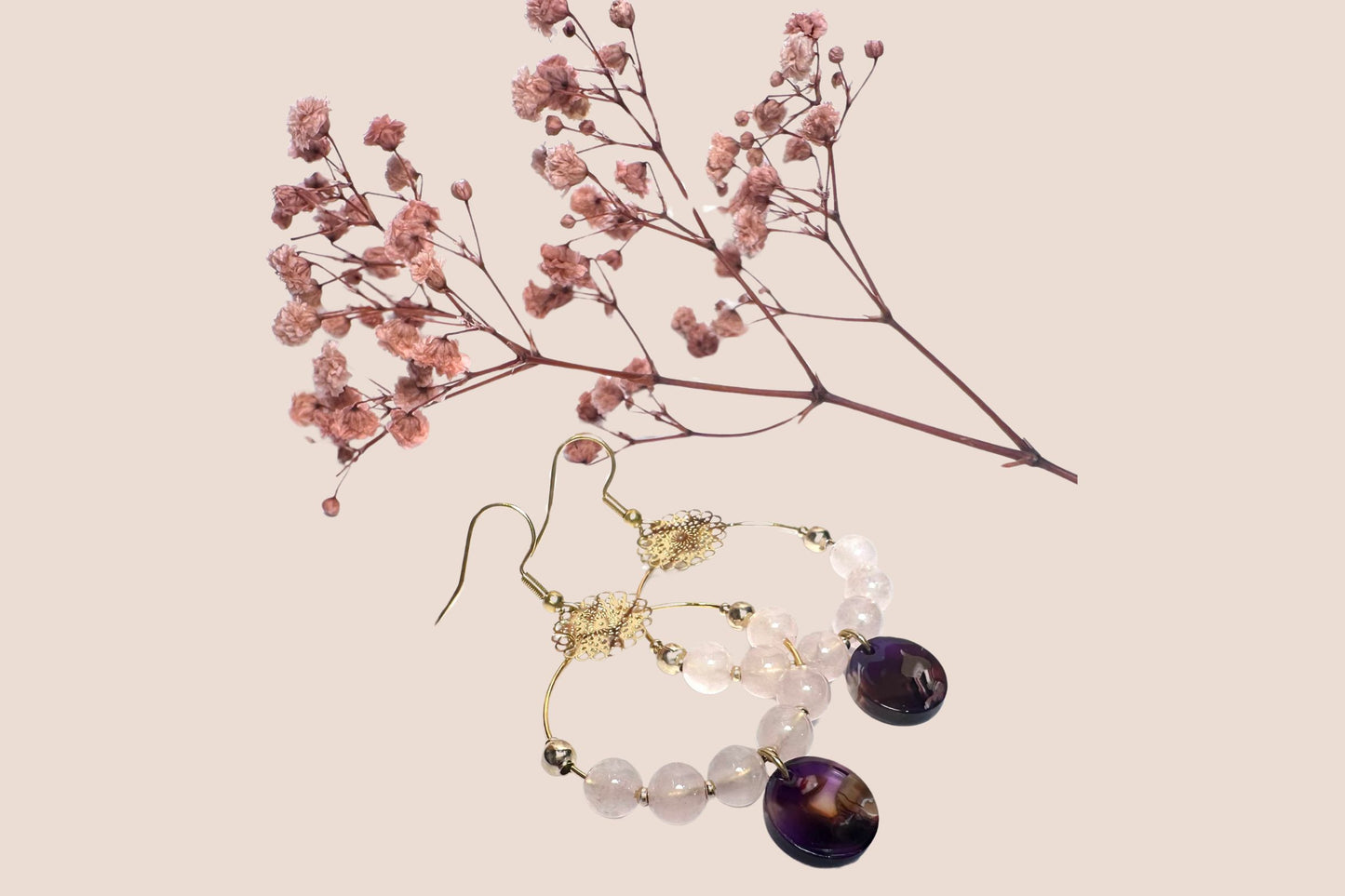 Boucles d’Oreilles en Acier Inoxydable Doré avec Perles de Quartz Rose – Douceur et Charme