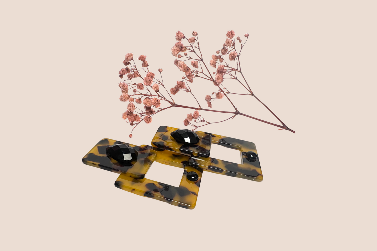 Boucles d'Oreilles Léopard en Résine avec Pierre d'Onyx – Accessoire Élégant et Tendance