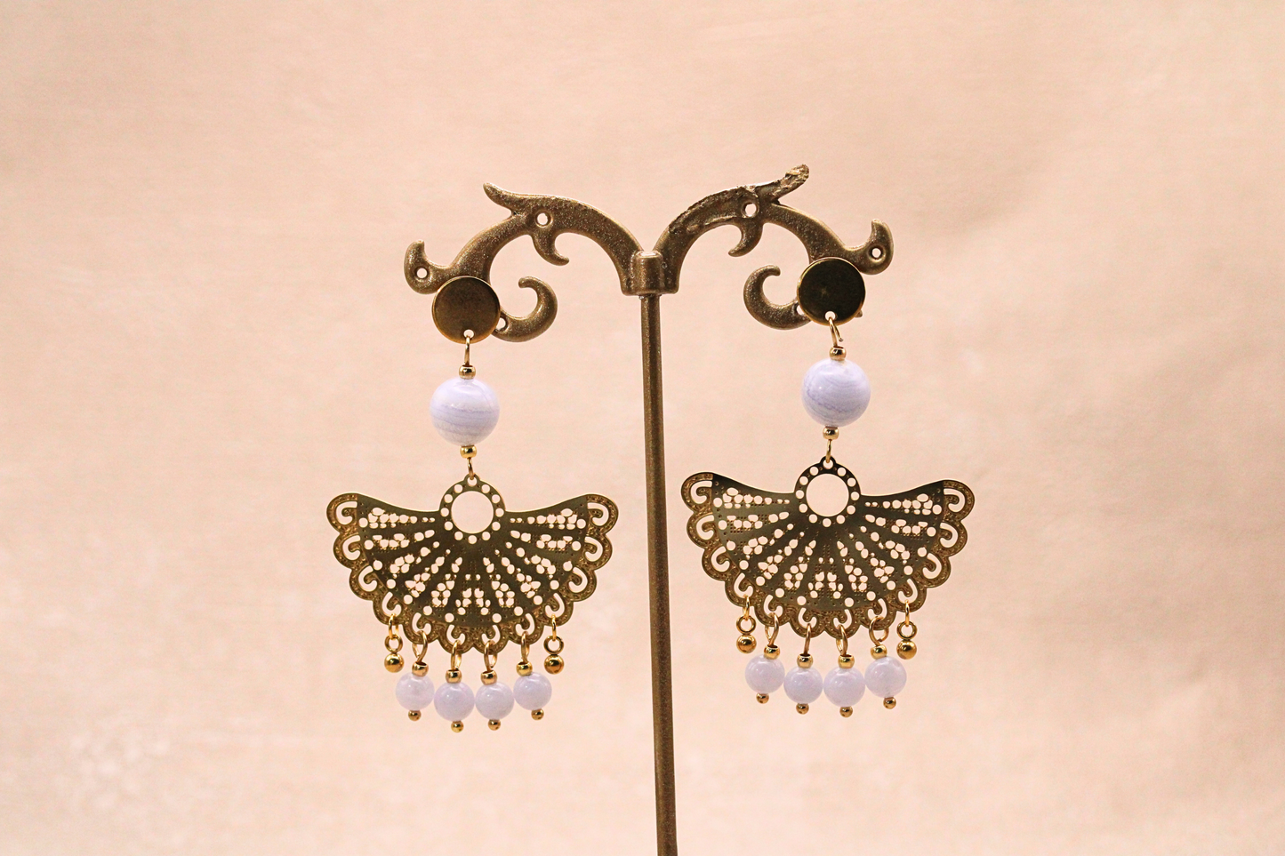 Boucles d’oreilles calcédoine – Douceur céleste et élégance naturelle