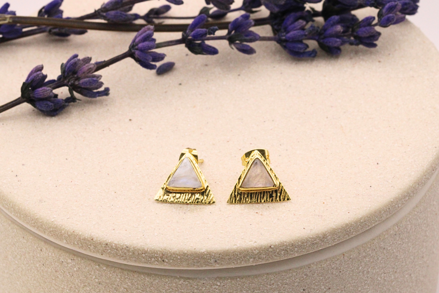 Boucles d’oreilles puce en acier inoxydable avec labradorite, cornaline, grenat ou pierre de lune – Simplicité et énergie naturelle