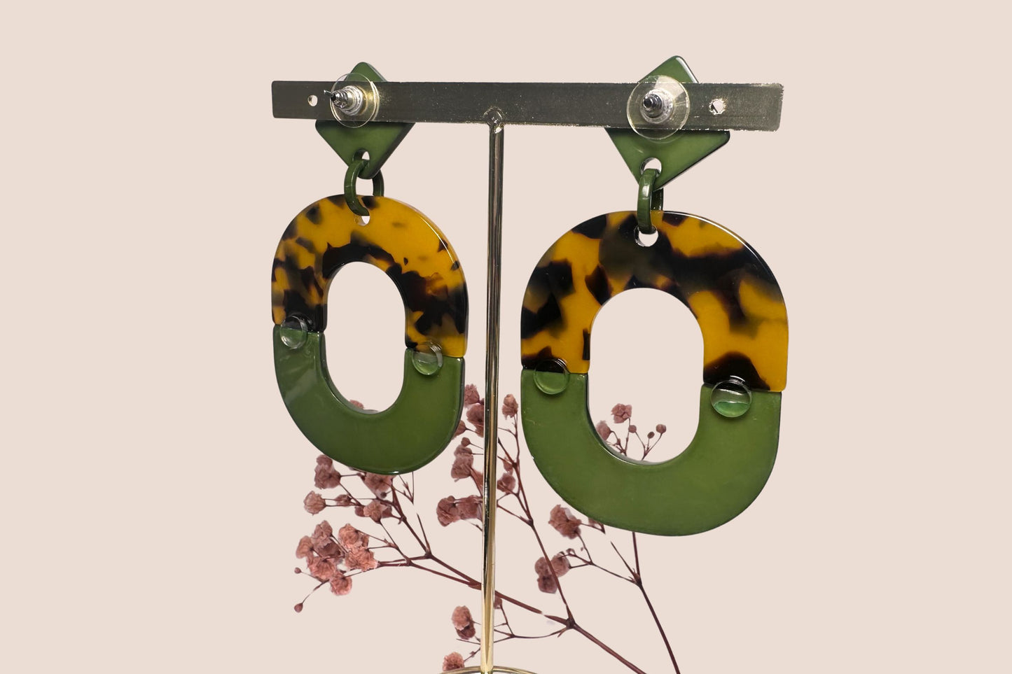 Boucles d'Oreilles en Résine Transparente et Œil de Tigre – Protection et Raffinement