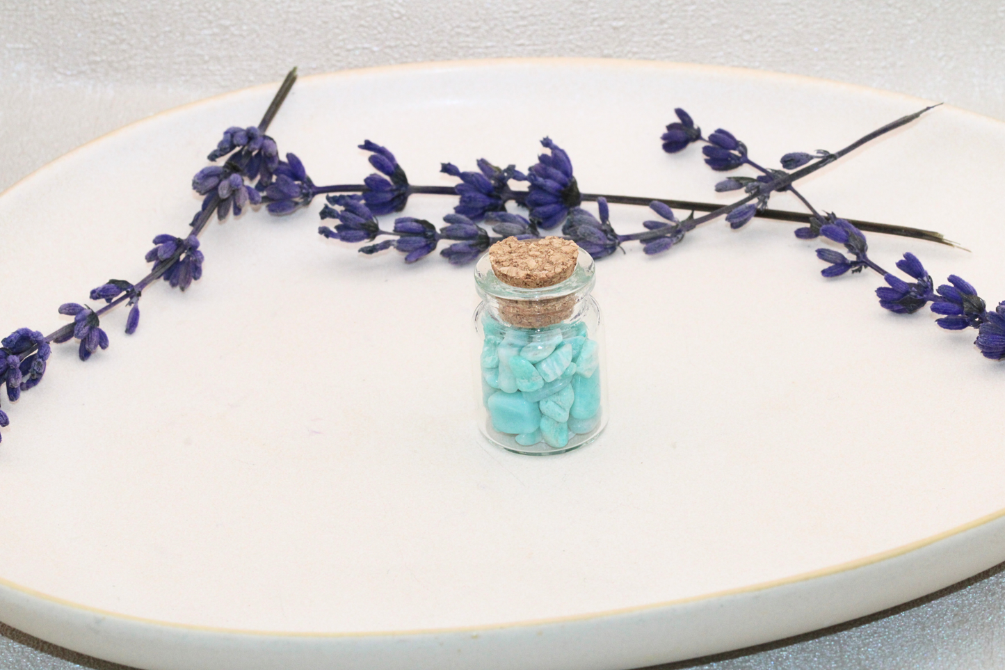 Mini Fiole en Verre avec Éclats de Pierres Naturelles – Diffuseur pour Huiles Essentielles