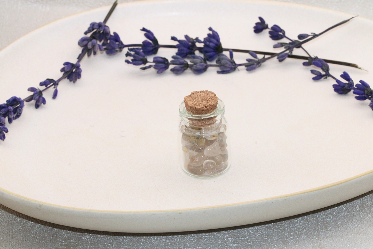 Mini Fiole en Verre avec Éclats de Pierres Naturelles – Diffuseur pour Huiles Essentielles