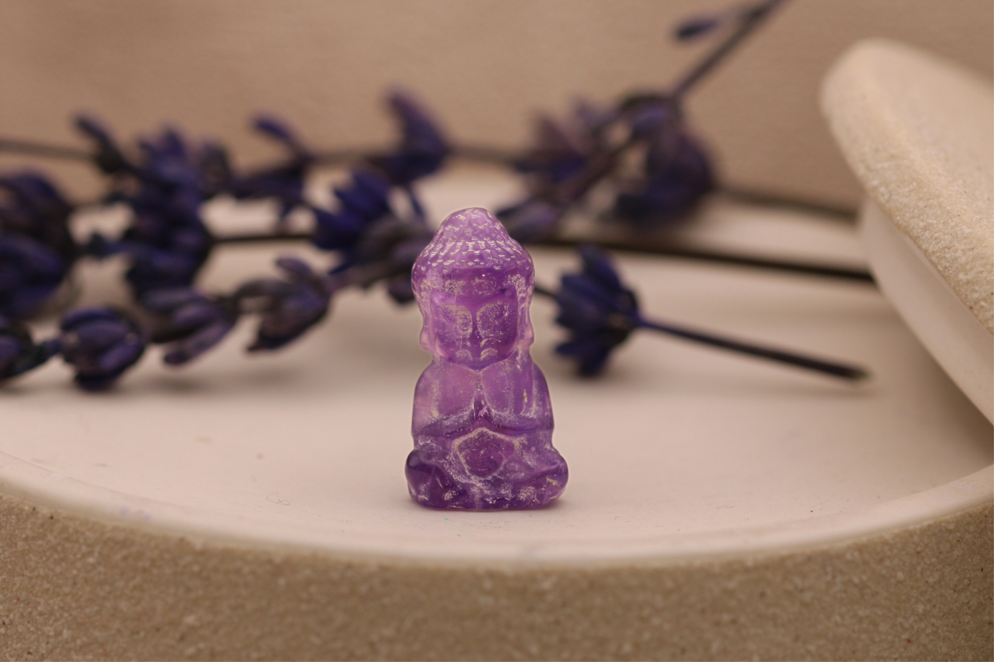 Mini Bouddha en Améthyste - Pierre Naturelle Sculptée