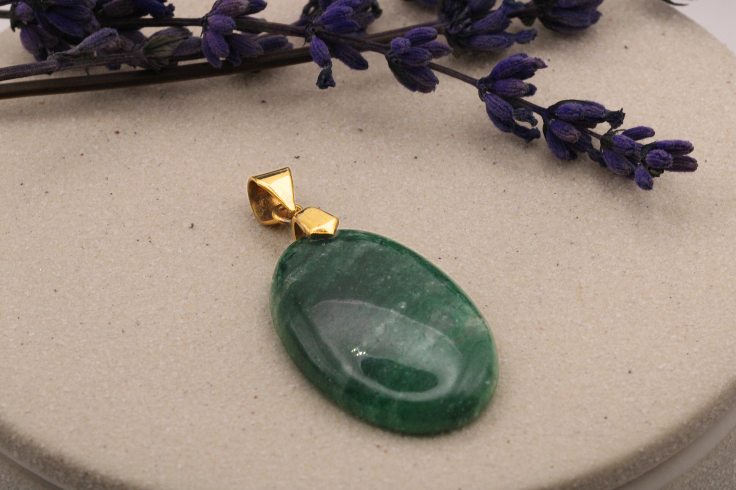 Pendentif en Aventurine Verte Naturelle et Laiton - Énergie et Harmonie