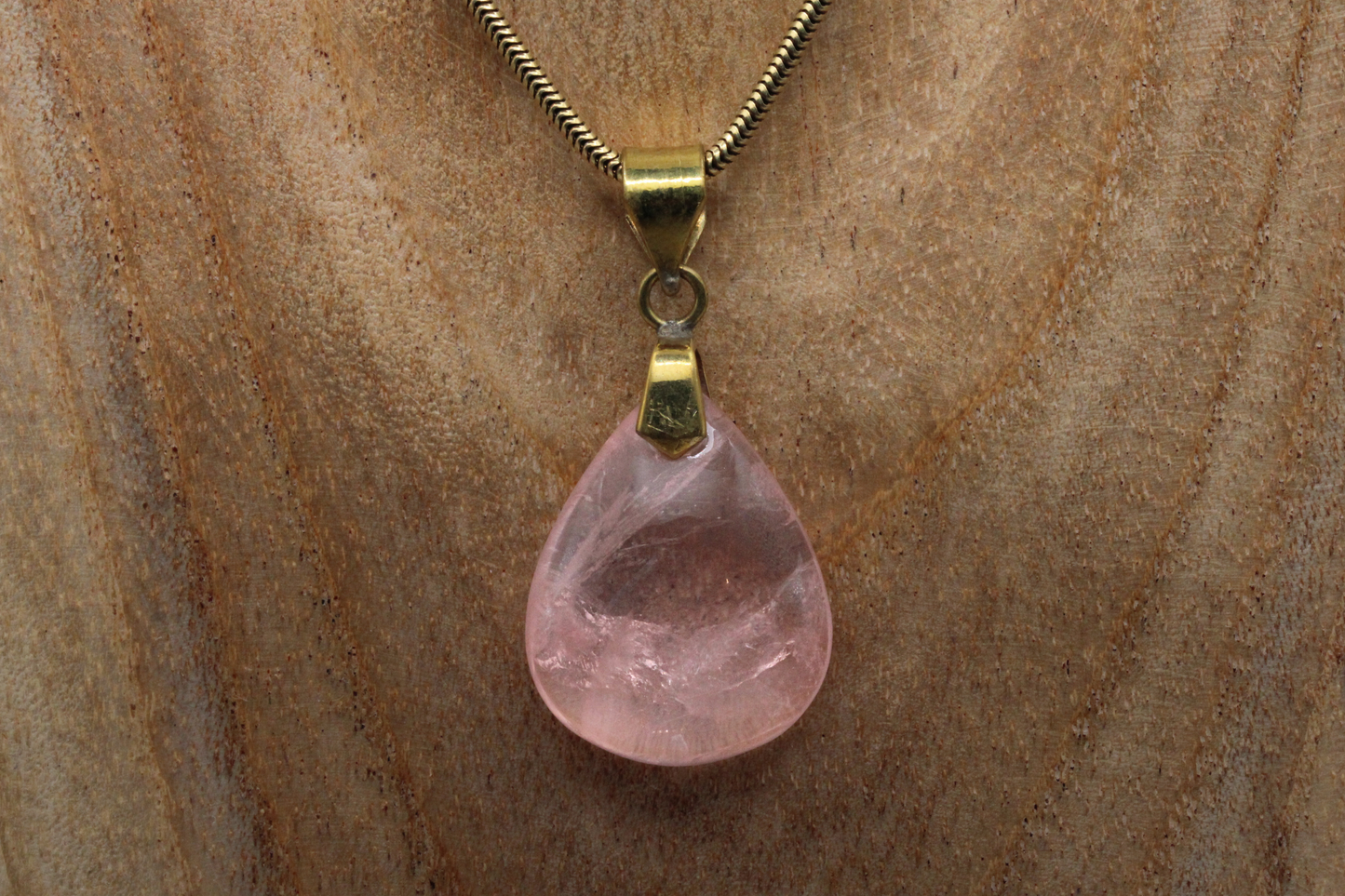 Pendentif en Quartz Rose Naturel et Laiton - Amour et Douceur