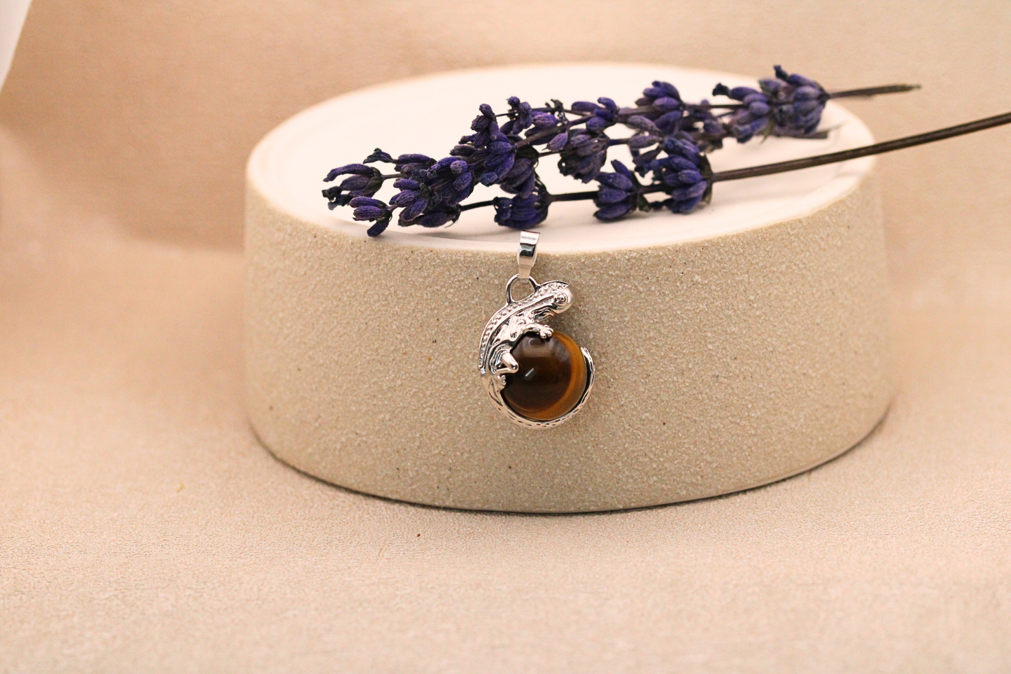 Pendentif Iguane avec Pierre Naturelle en Acier Inoxydable - Originalité et Force