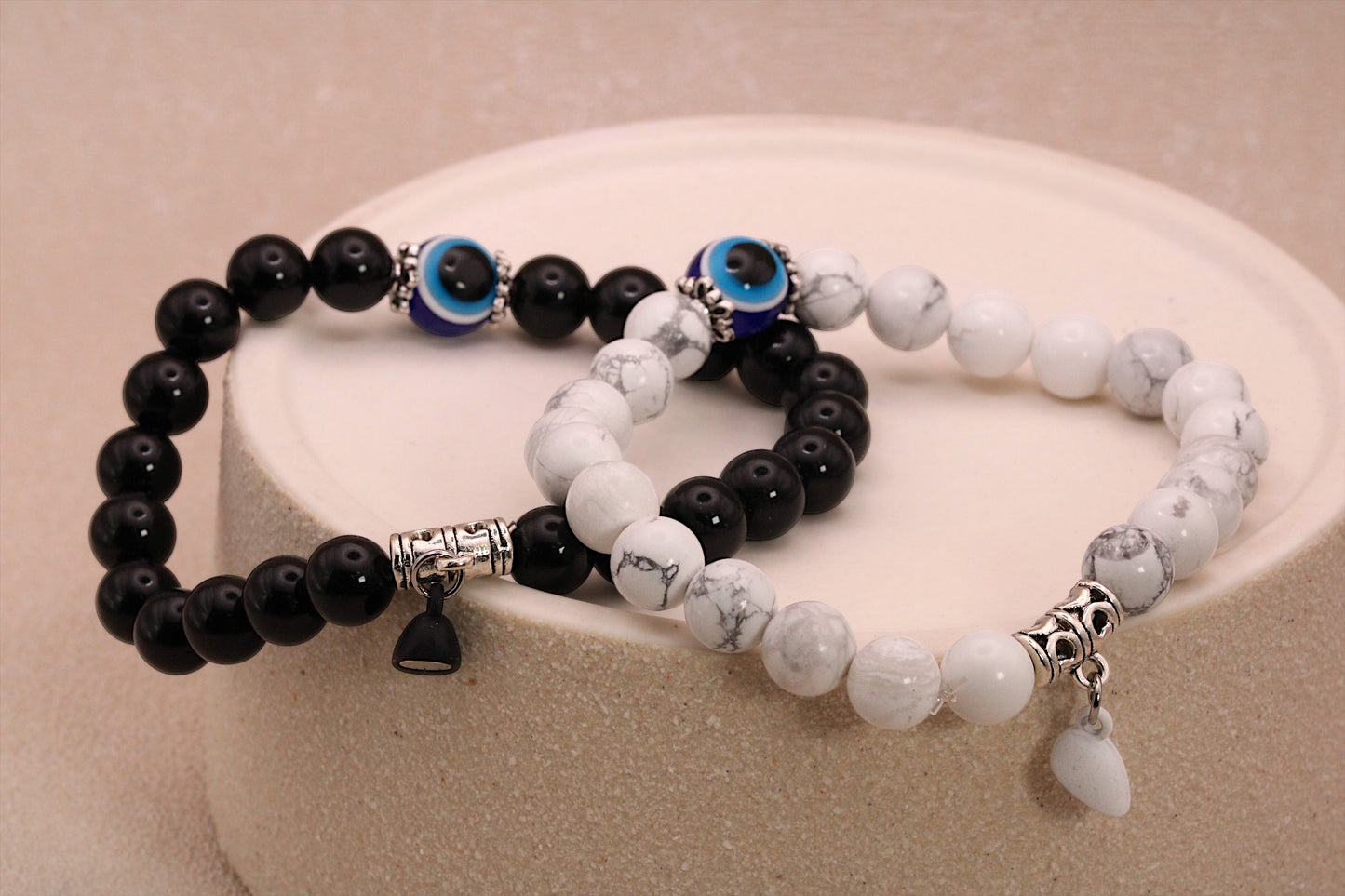 Des sentiments partagés, échanger des sourires complices et créez des souvenirs inoubliables avec la personne qui fait battre notre cœur. Partagez un bracelet unique, restez connectés avec votre âme sœur.