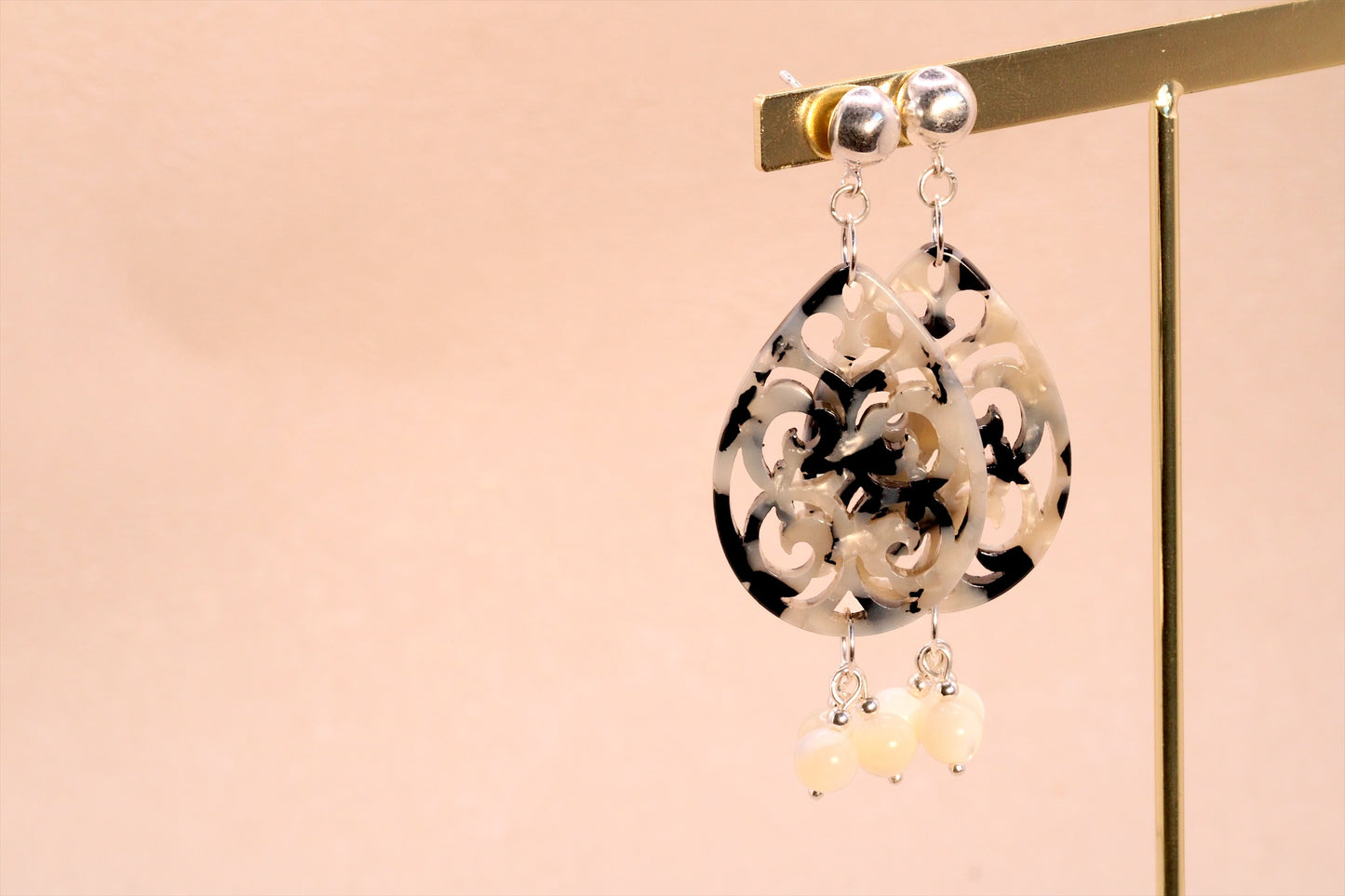 Boucles d'oreilles lumineuses en nacre