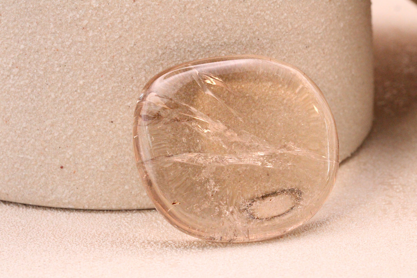 Galet en pierre de Quartz fumé