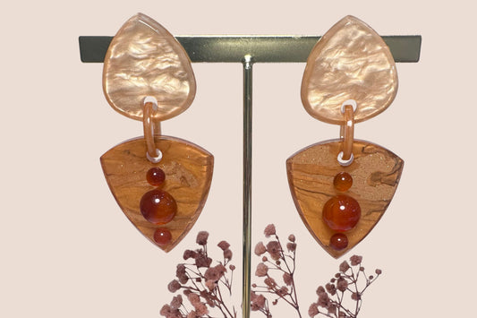 Boucles d'Oreilles en Résine Saumon et Cornaline – Énergie et Élégance Chaleureuse