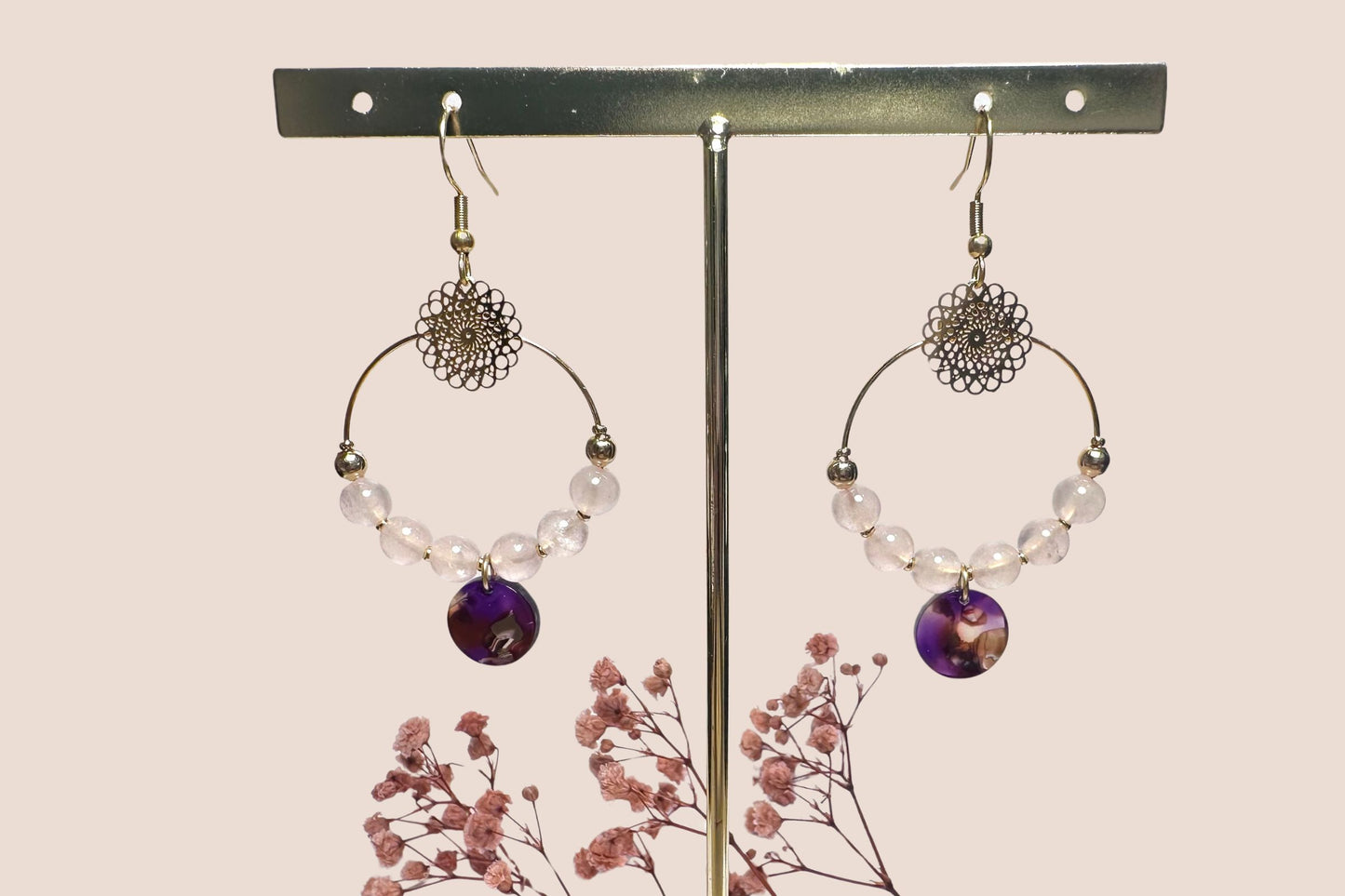 Boucles d’Oreilles en Acier Inoxydable Doré avec Perles de Quartz Rose – Douceur et Charme