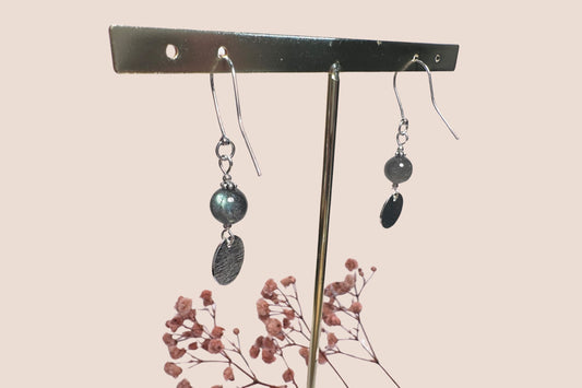 Boucles d’Oreilles en Argent 925 avec Perle de Labradorite – Élégance et Protection