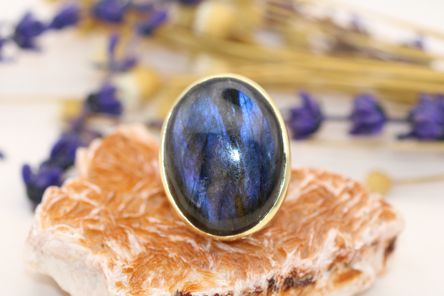 Bague en Labradorite Ovale – Élégance Mystique et Naturelle