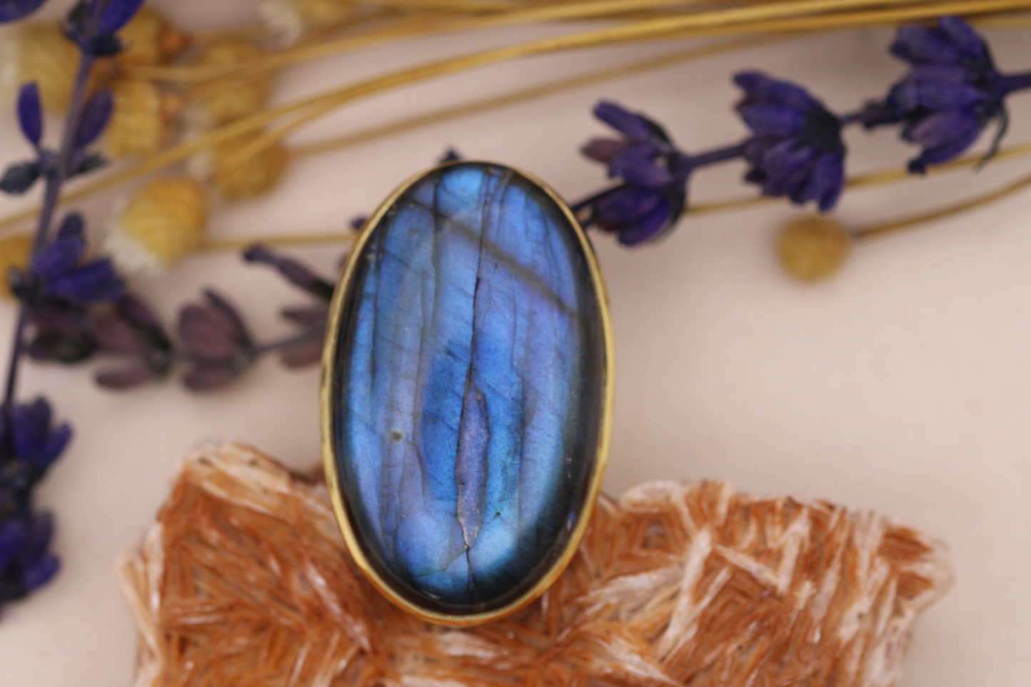 Bague en Labradorite – Élégance et Protection