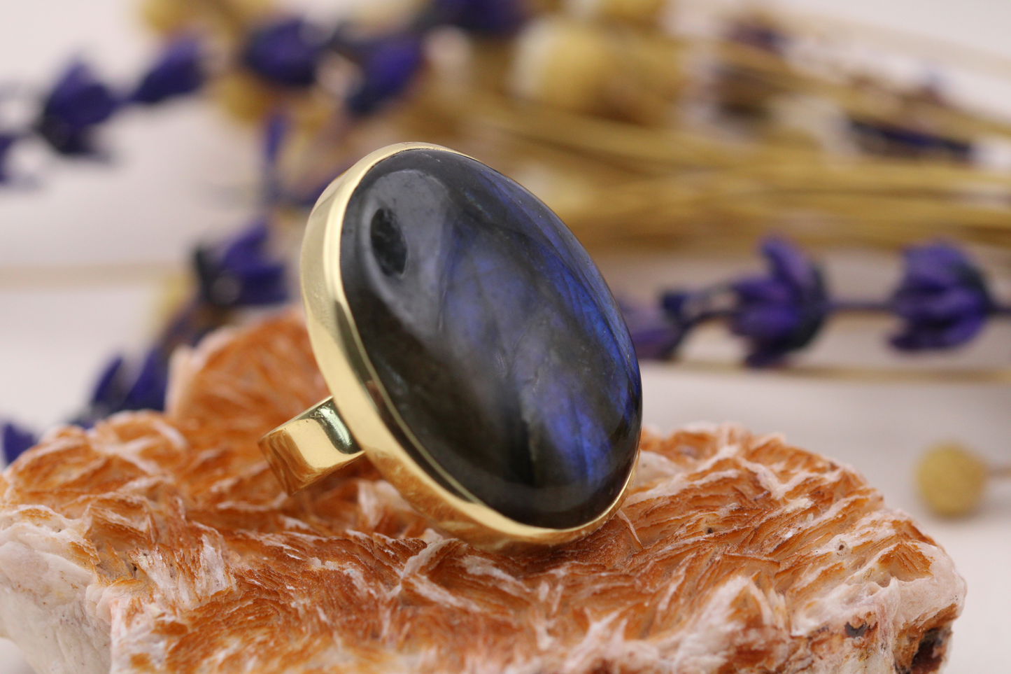 Bague en Labradorite Ovale – Élégance Mystique et Naturelle