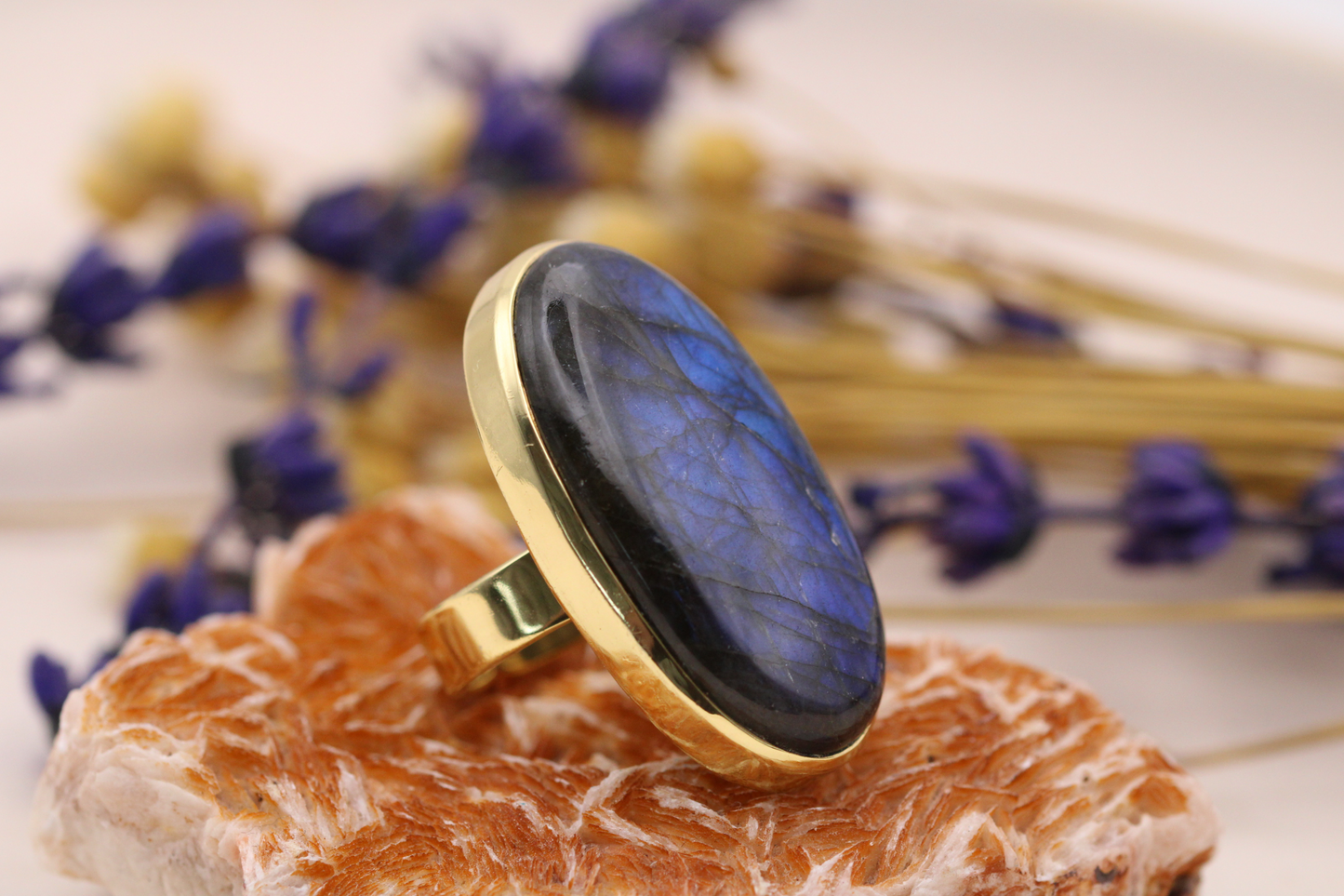 Bague en Labradorite – Luminance et Équilibre