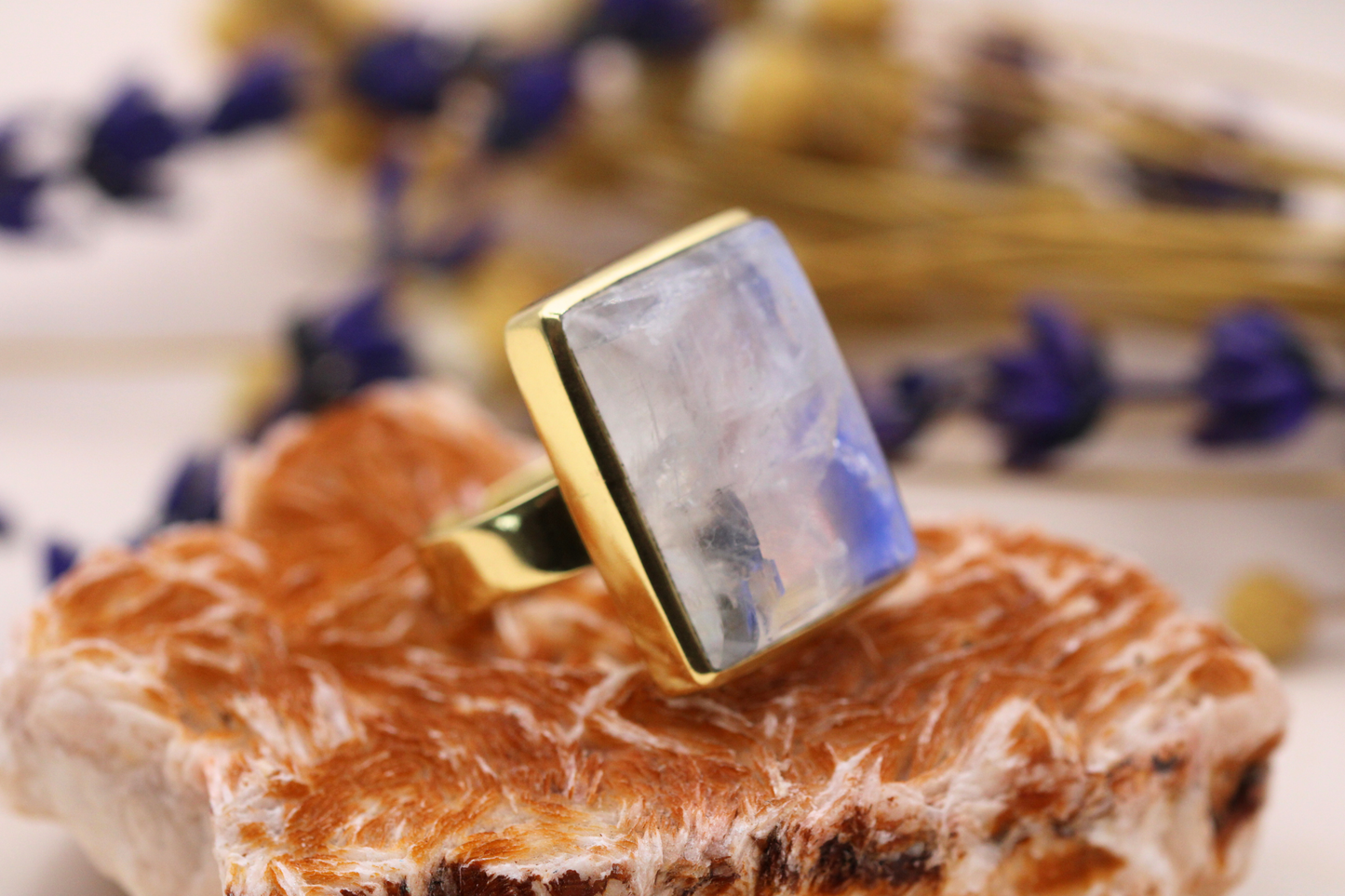 Bague en Pierre de Lune Carrée – Lueur et Sérénité