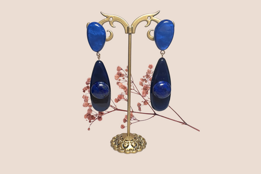 Boucles d'Oreilles Résine Bleue et Pierre de Lapis Lazuli – Élégance et Sagesse