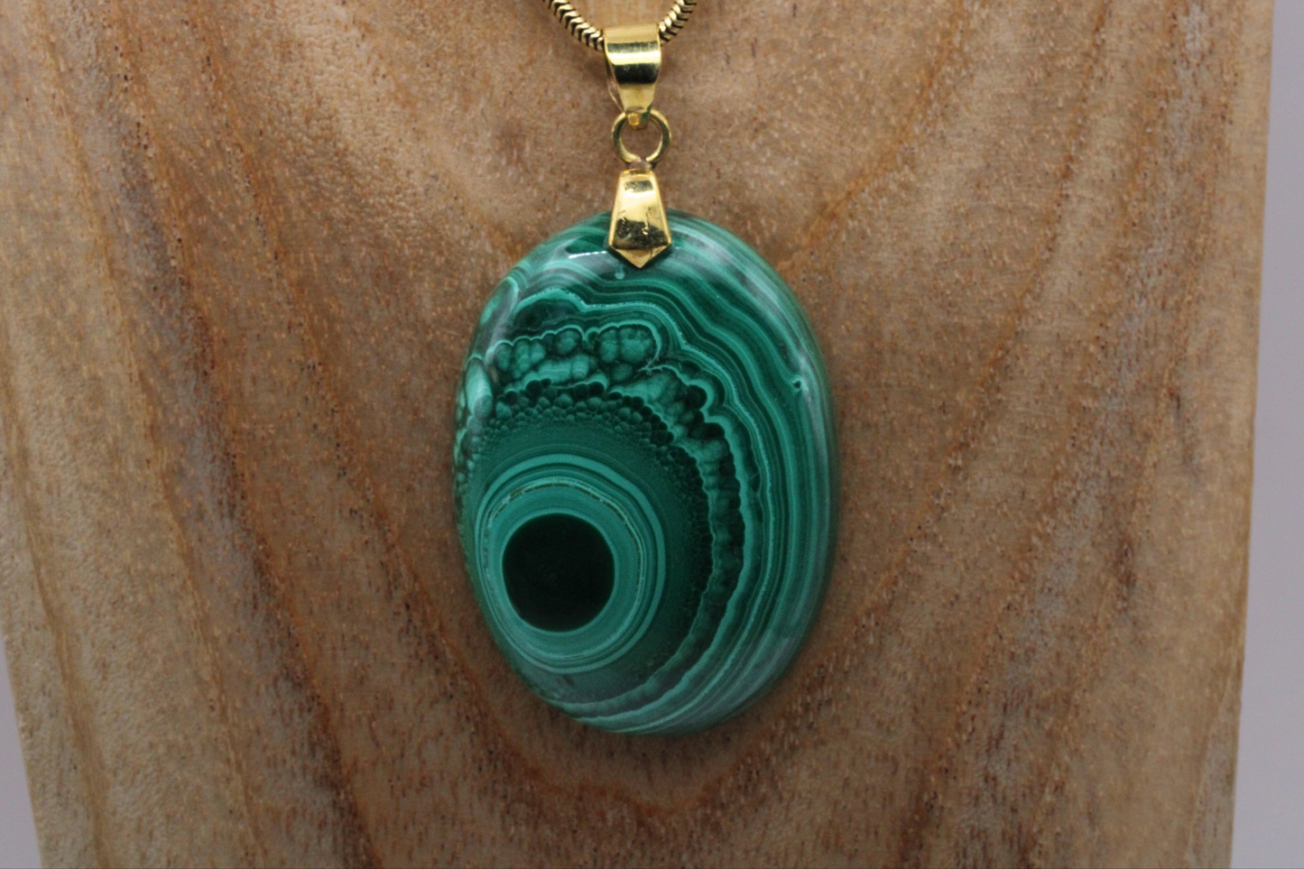 Pendentif en Malachite Naturelle et Laiton - Protection et Équilibre